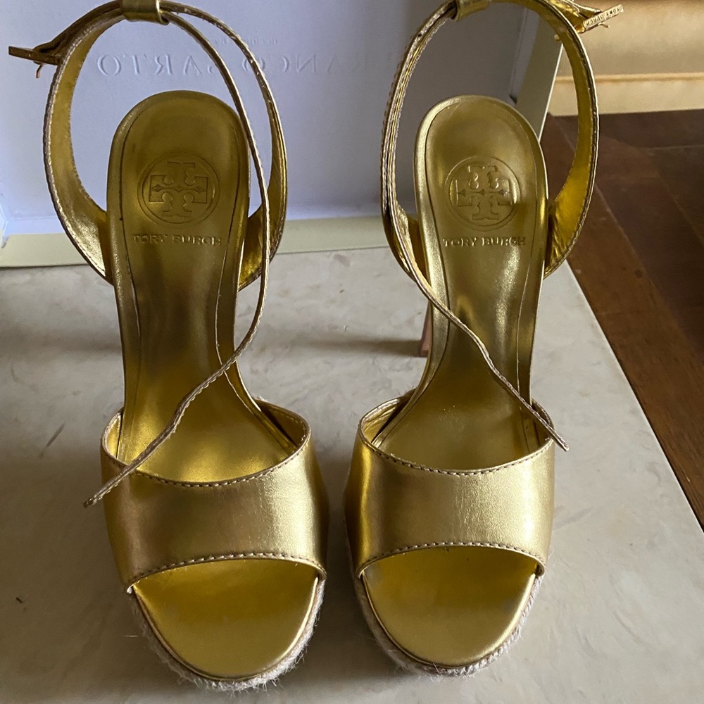 Tory Burch Gold with raffia trim platform 4 inch heels.